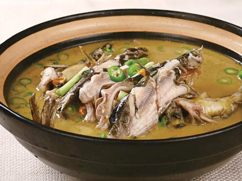 黃骨魚(yú)燉肚條